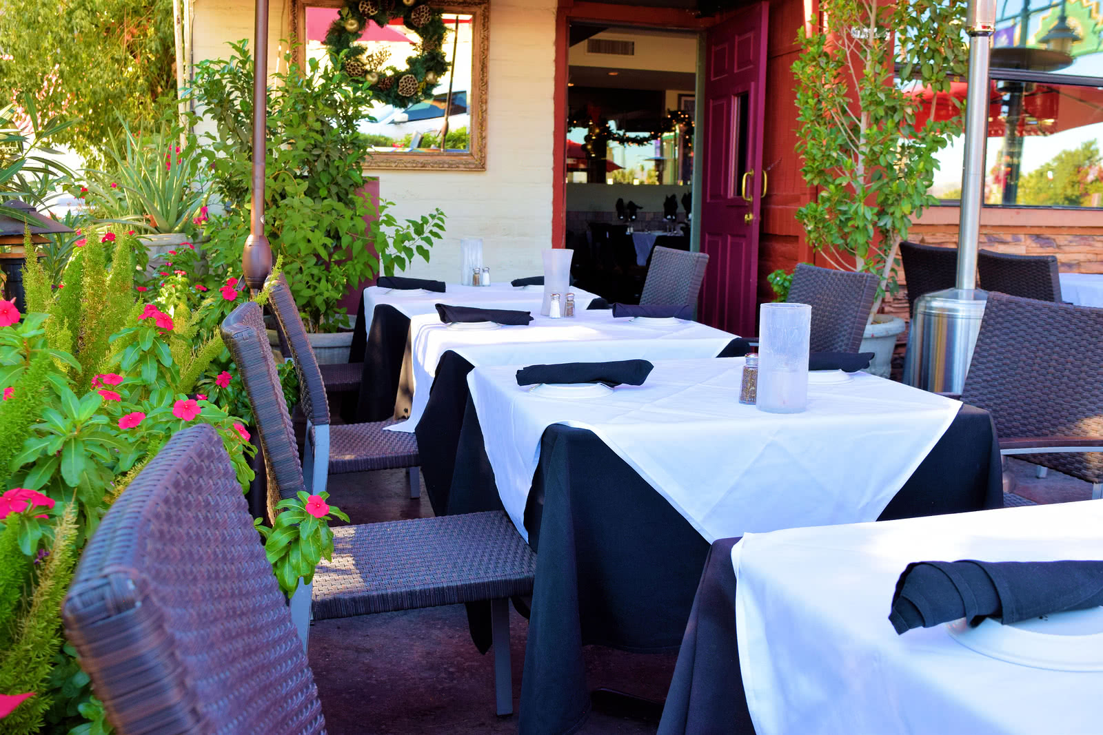 lease restaurant equipment for a refresh of your patio furniture