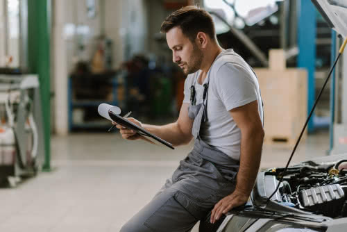 Auto mechanic researches the difference between revenue and profit